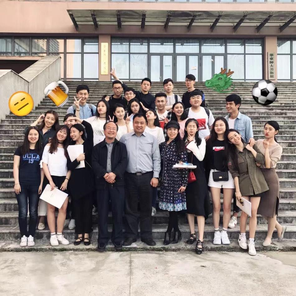 华东师大美术馆前的本科毕业合影